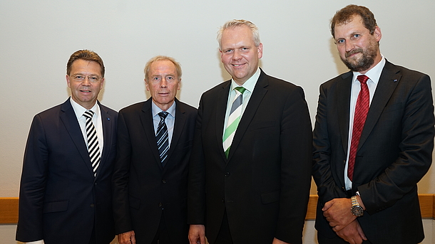 from left to right: Prof. Dr. Volker Epping, President of Leibniz Universität Hannover, Björn Thümler, Minister of Science and Culture of Lower Saxony, Prof. Dr. Karl Joachim Ebeling, University of Ulm, Prof. Dr. Uwe Morgner, Speaker of PhoenixD and Professor at the Institute of Quantum Optics of Leibniz Universität Hannover, at the international symposium Future Optics on September 25, 2019 in Hannover