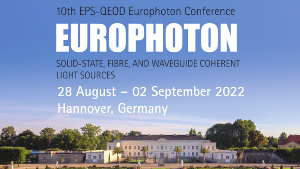 Das Bild zeigt das Schloss Herrenhausen mit seinem Garten und nennt das Datum der Europhoton-Konferenz: 28. August bis 2. September.